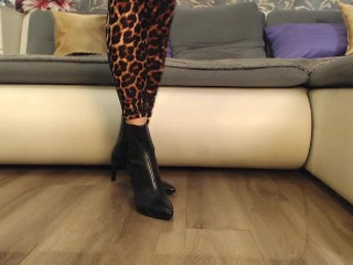 'Mistress in ankle shoes and leopard legins'
