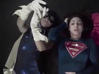 Supergirl vs batgirl