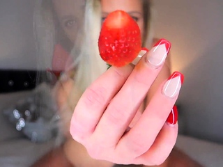 Lexi Luxe ?€“ Strawberries and spunk dummy Dessert